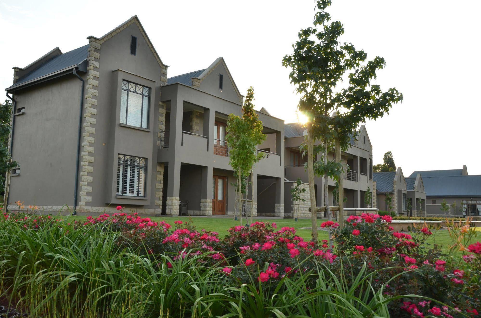De Hoek Country Hotel Magaliesburg Exteriör bild